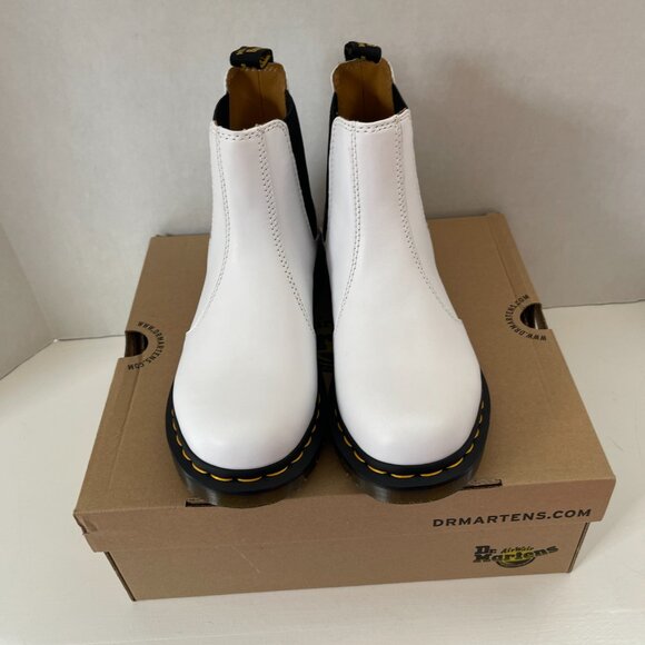 NIB Dr. Martens 2976 Softy T White Pull On Leather Chelsea Boots Women’s Size 7 - Picture 2 of 6